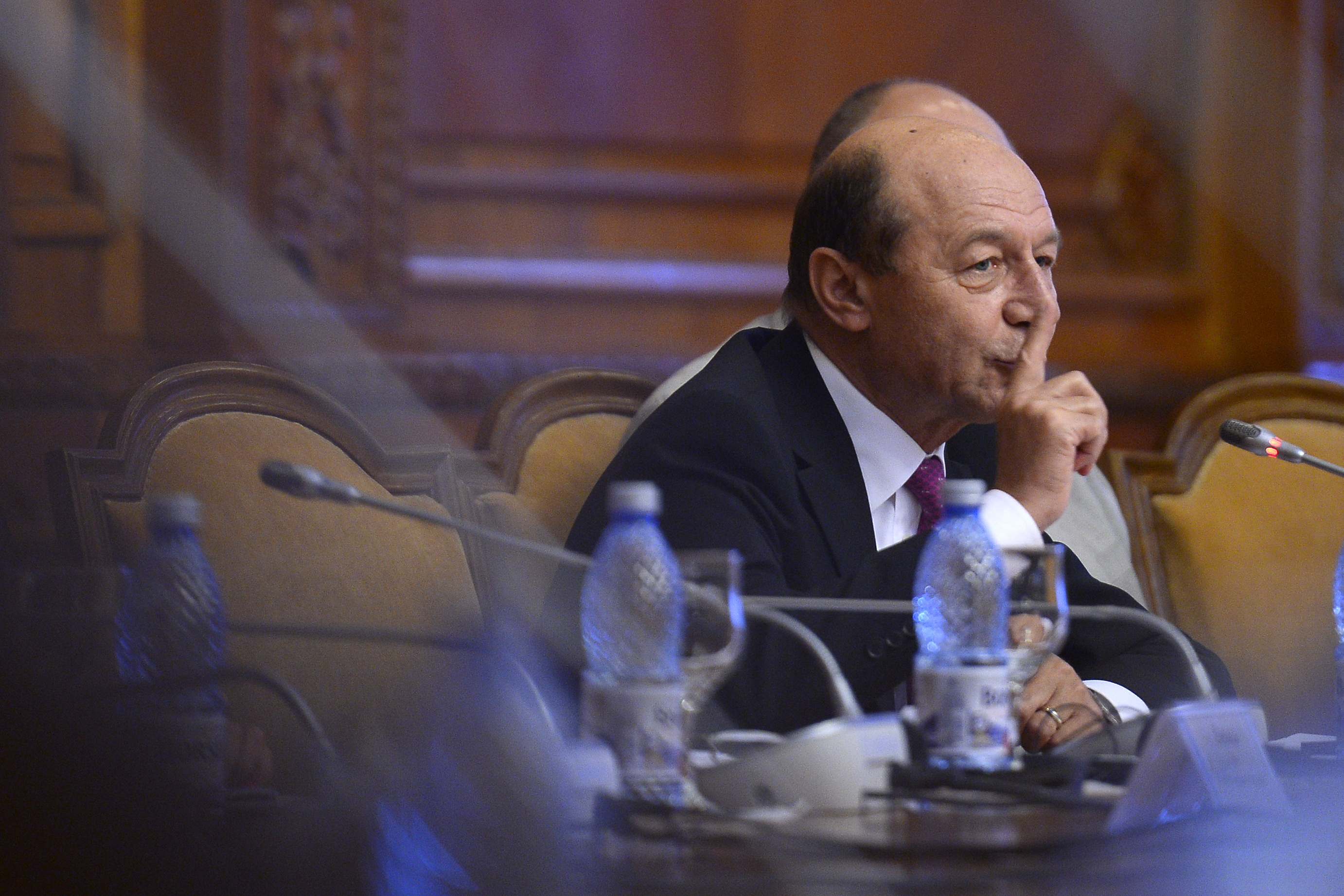 SIE îl contrazice pe Băsescu: Hotărârea privind informaţiile secrete nu trebuia să treacă prin CSAT