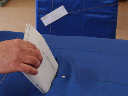 Prezenţă masivă la vot în al doilea tur: La ora 21:00, 61,63% dintre români au votat