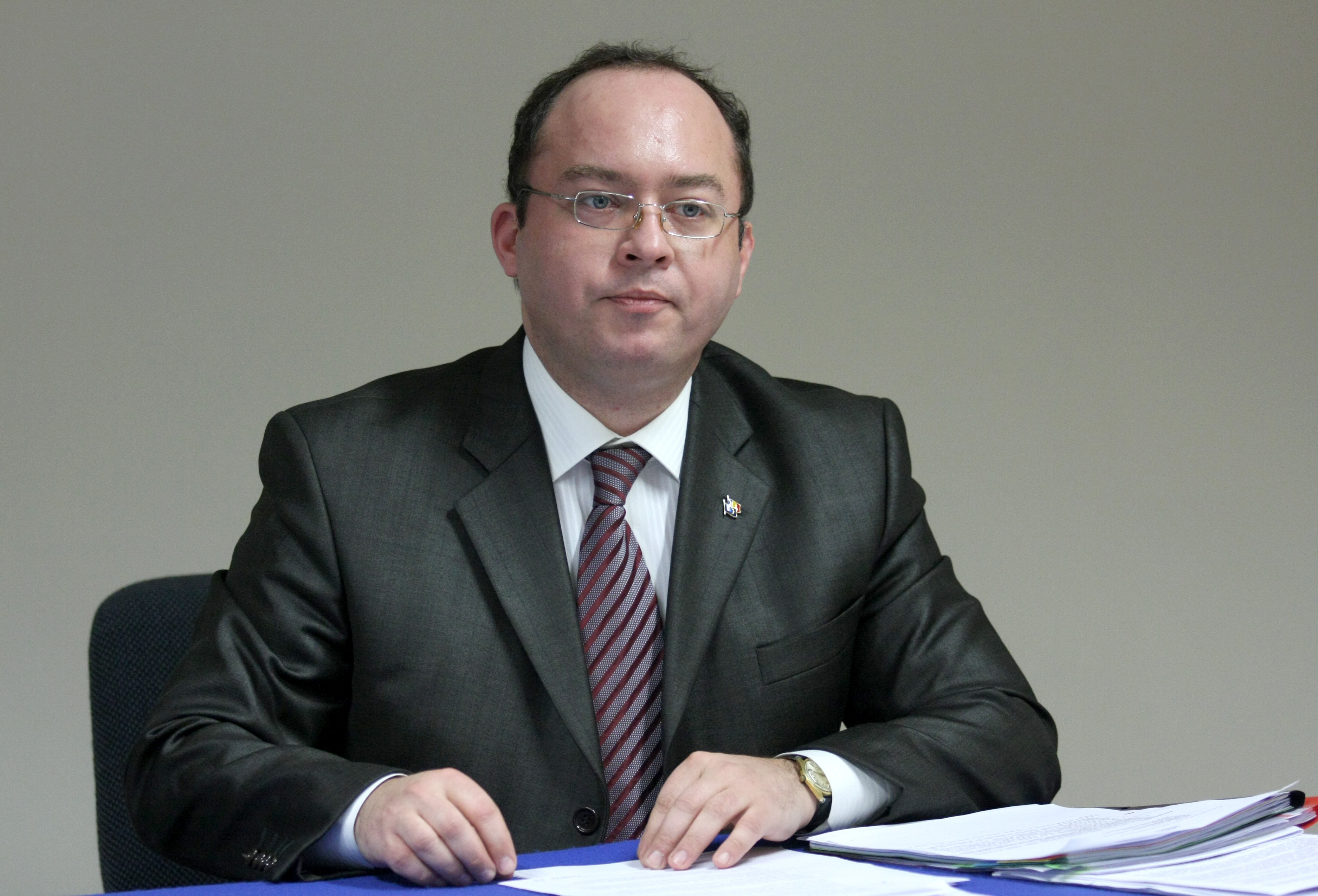 Preşedintele Băsescu a semnat numirea lui Bogdan Aurescu în funcţia de ministru de Externe