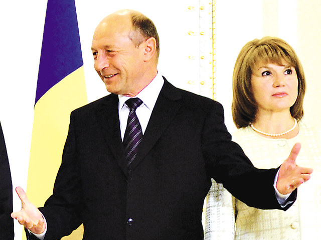 Băsescu a primit în 2014 cadouri în valoare de aproape 2.000 de euro; nu a păstrat niciunul