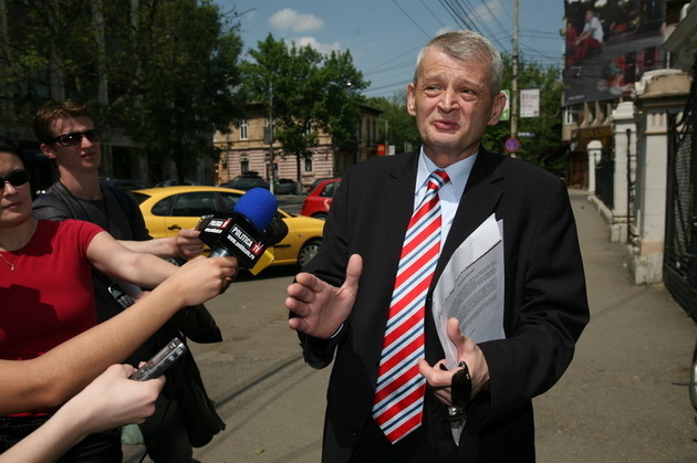 Primarul Capitalei, Sorin Oprescu, acuzat de luare de mită, a fost arestat preventiv