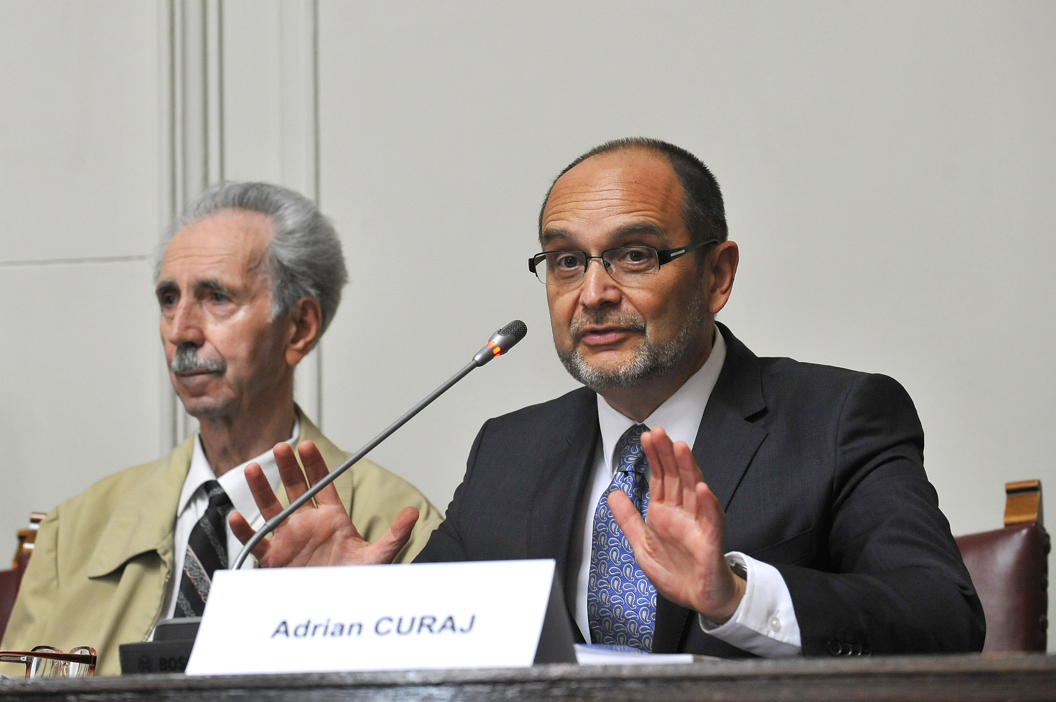 Adrian Curaj - consilier al lui Tăriceanu, şef al Autorităţii pentru Cercetare în Guvernul Boc