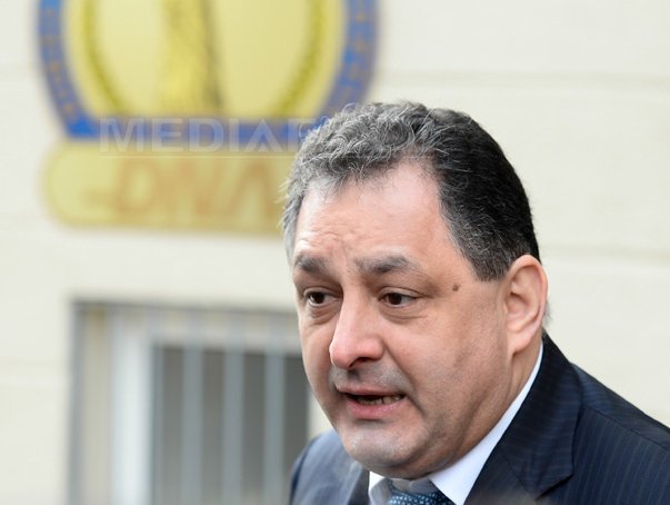 Vanghelie a cumpărat magazinul Bucureşti cu 3,2 milioane de lei puşi într-un diplomat