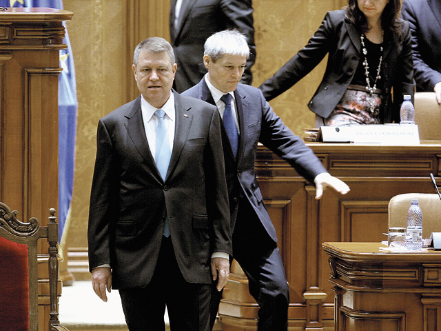 Presiunile îşi fac efectul: Preşedintele Iohannis cere Parlamentului reexaminarea legii dării în plată