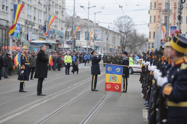 7.000 de persoane s-au adunat duminică la Iaşi de Ziua Unirii. Preşedintele Klaus Iohannis şi premierul Cioloş au ajuns în piaţă