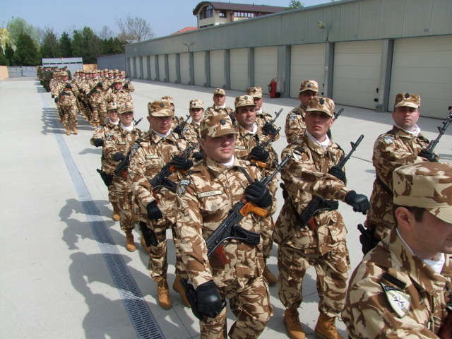 Militarii români au murit într-un schimb de focuri cu afgani, îmbrăcaţi în uniforma de securitate