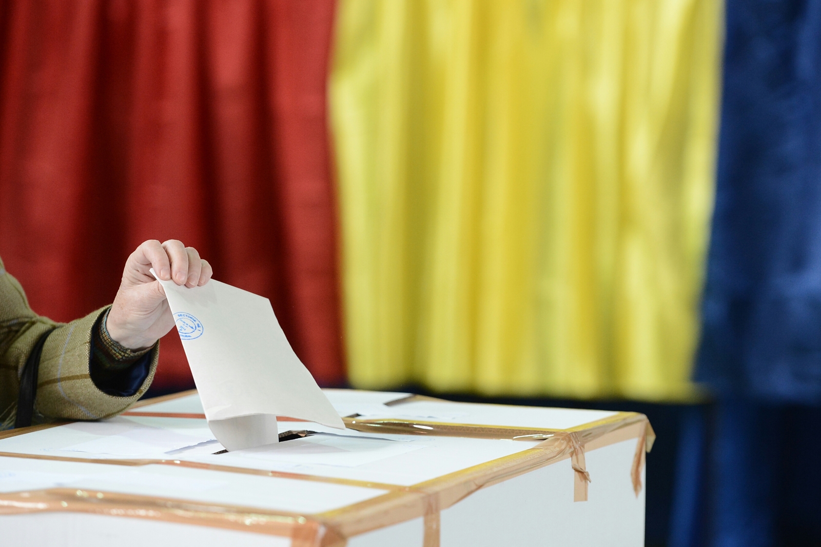 Doar 5.627 dintre românii din străinătate au optat pentru votul prin corespondenţă