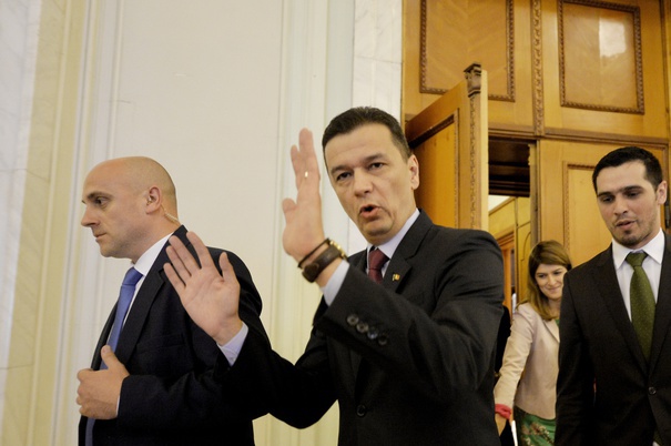 Fostul premier Sorin Grindeanu a trimis PSD contestaţia la excluderea sa din partid. "Nu pot să trădez încrederea oamenilor din Timiş care m-au votat şi susţinut preşedinte de filială."