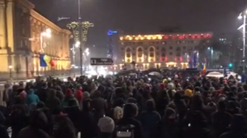 Protest în Capitală, lângă Ateneul Român, în faţa liderilor europeni. UPDATE: Mai mulţi oameni politici participă la protest
