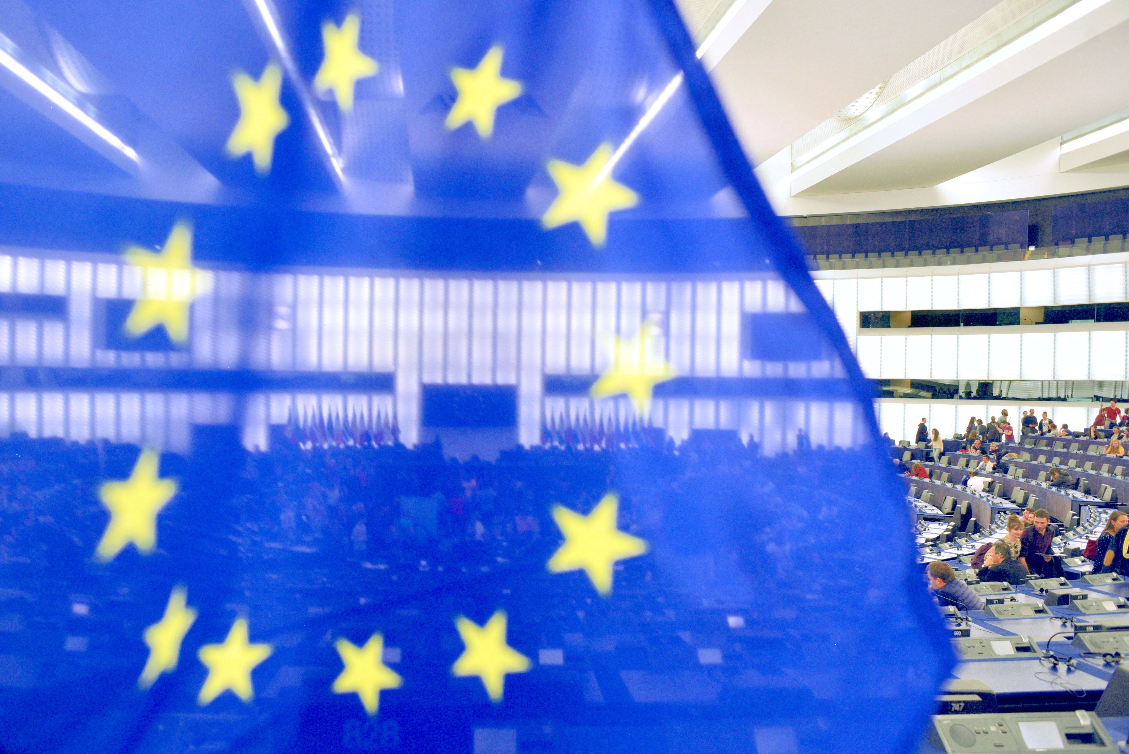 Prezenţa la vot la ora 17:00 pe datele BEC: La europarlamentare nivelul a ajuns la 35,07%, iar la referendumul pe justiţie la 29,11%