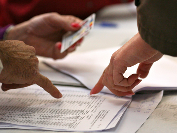O femeie din Constanţa a încercat să voteze de două ori