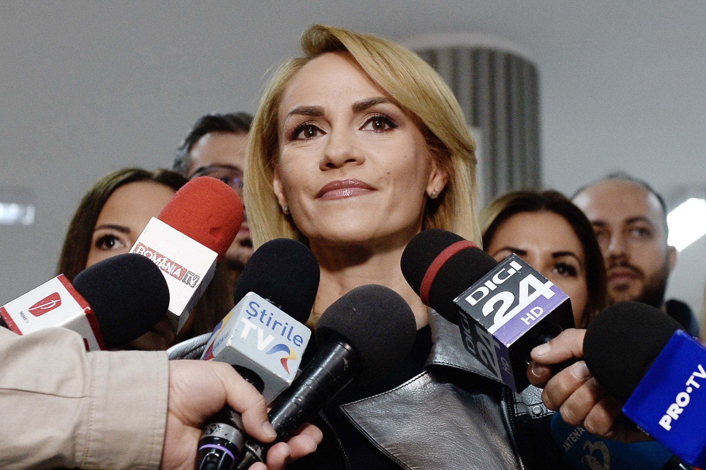 Începe lupta pentru conducerea PSD: Gabriela Firea se gândeşte să candideze pentru şefia partidului