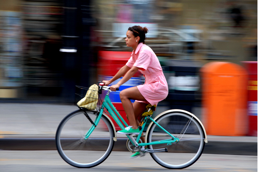 Bicicliştii vor plăti amenzi mai mici pentru nerespectarea regulilor de circulaţie