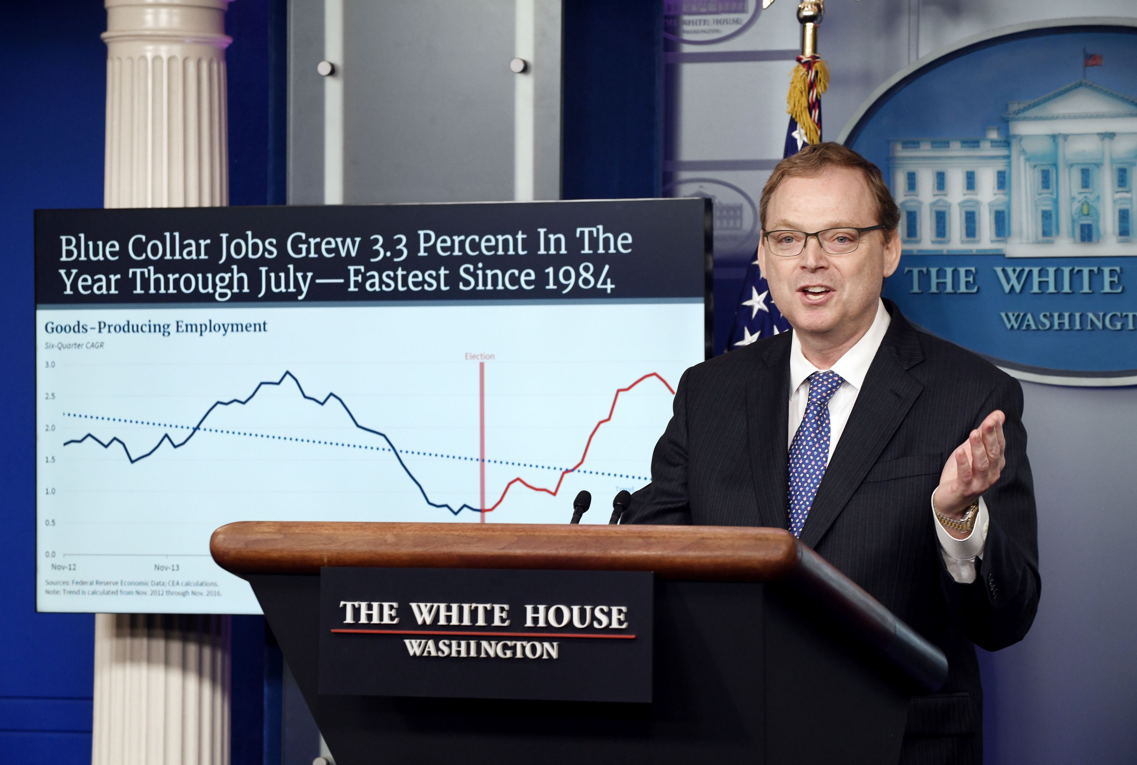 Kevin Hassett, consilierul pe probleme economice a lui Donald Trump: Economia SUA se confruntă cu un şoc istoric. Rata şomajului ar putea ajunge la 16%