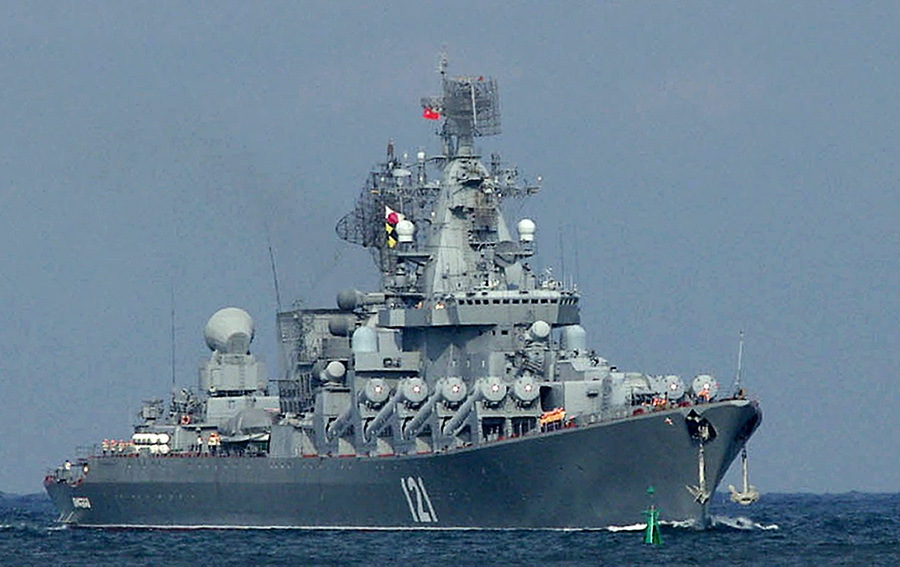 Ruşii jelesc nava scufundată de ucraineni: Slujbă la Sevastopol în memoria navei Moscova