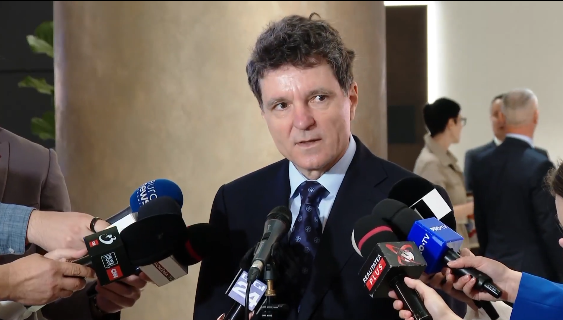 Nicuşor Dan şi Giorgia Meloni, front comun pentru...