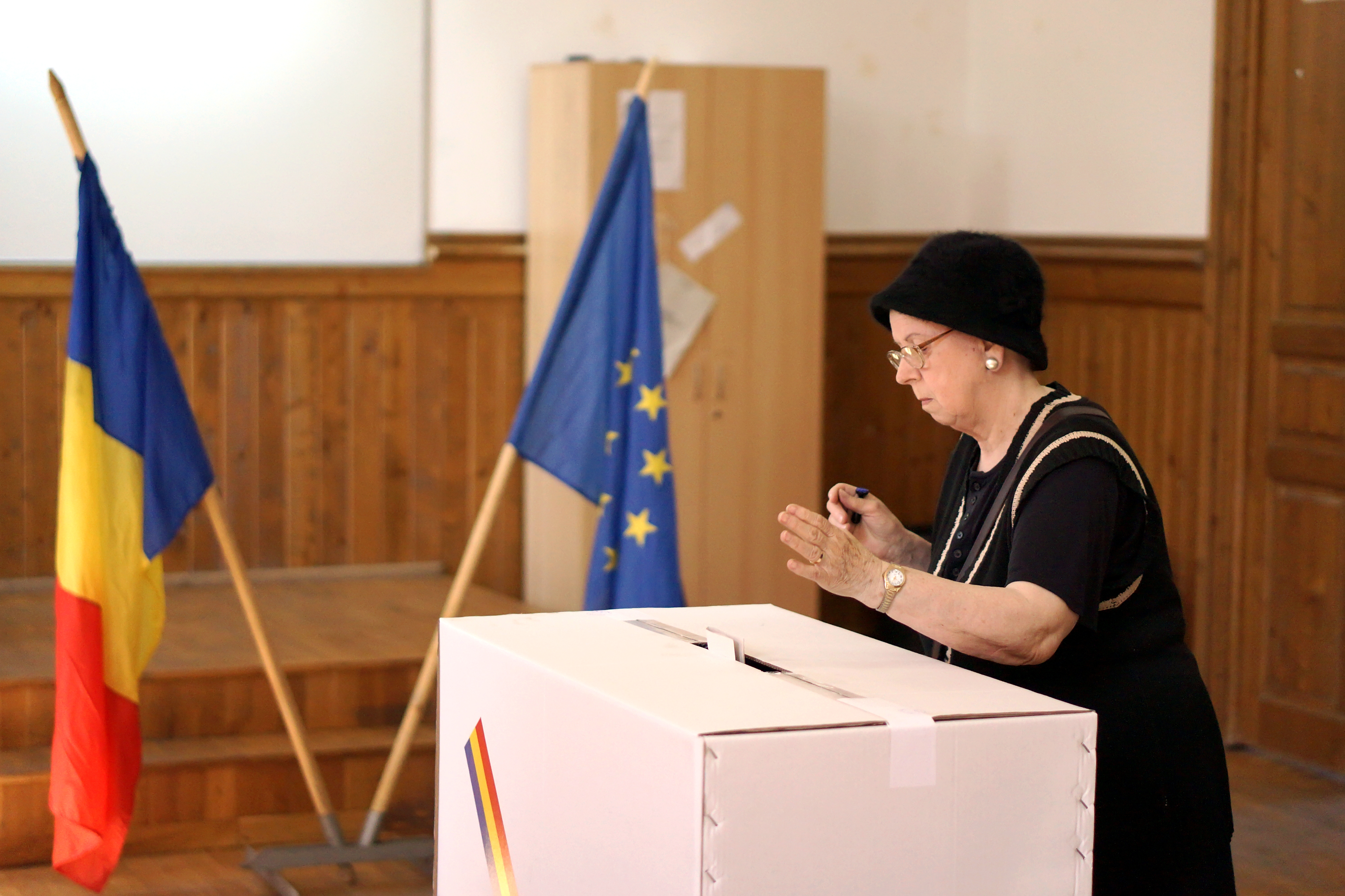 Sesizare a PDL că într-o secţie din Câmpina au votat zeci de persoane din localităţi învecinate