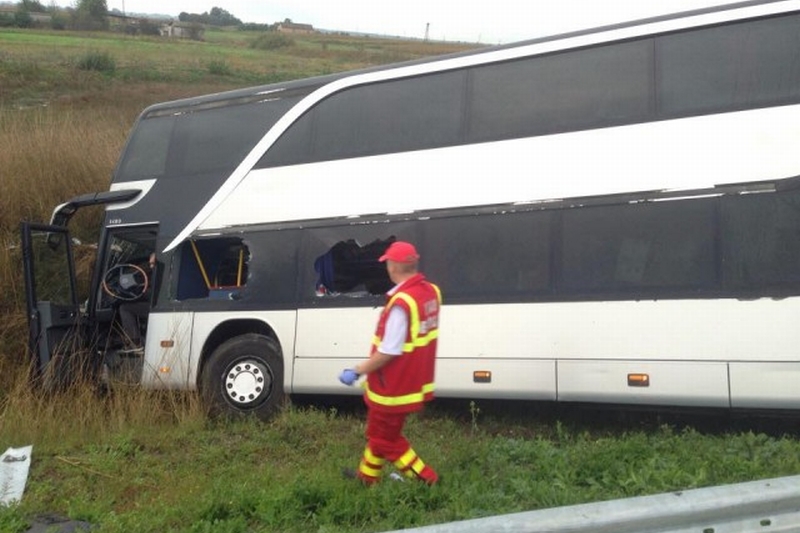 Un autocar în care se aflau 28 de români s-a răsturnat în Ungaria 