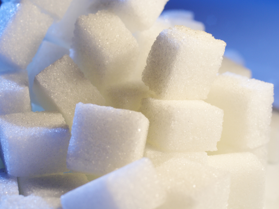 Un român consumă în medie 30 de kg de zahăr anual, faţă de 16 kg cât este media europeană