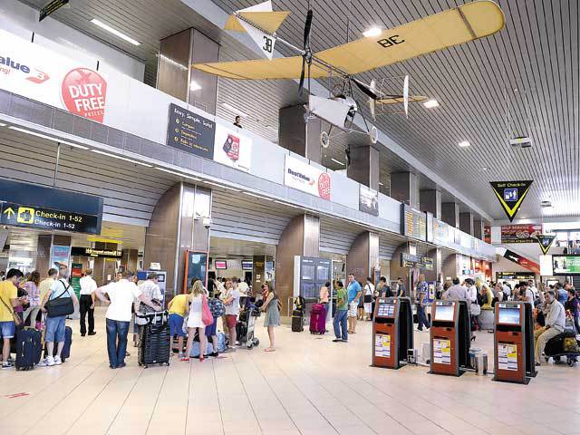 Numărul de pasageri care au tranzitat aeroporturile din Capitală a crescut cu 12% în primul semestru