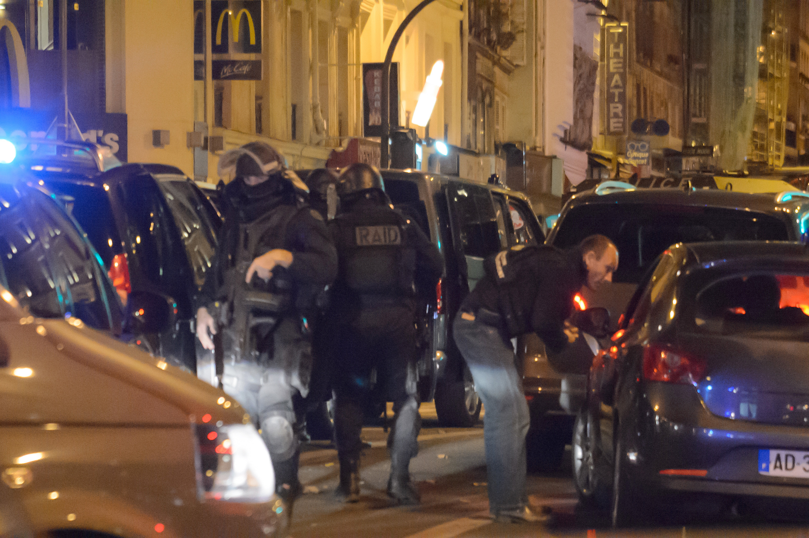 Mărturisirile unei românce din Franţa. "Am auzit o explozie, după ce s-a terminat meciul oamenii alergau pe stradă"