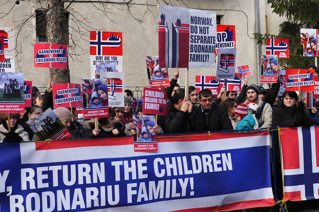 Aproximativ 1.500 de arădeni, la un marş şi un miting de susţinere a familiei Bodnariu