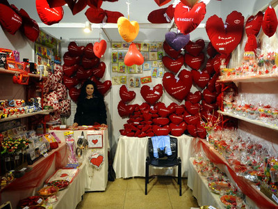 Oferte de Valentine’s Day, căsătorii de probă la mall şi pachete speciale la hoteluri