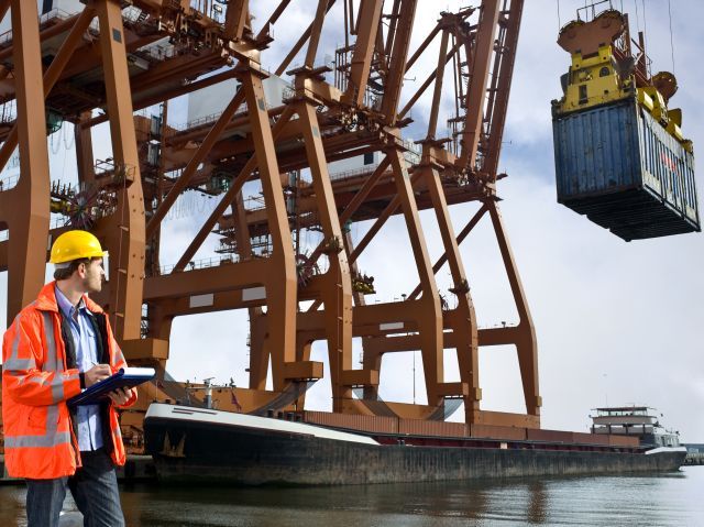 Mărfuri contrafăcute, în valoare de peste o sută de mii de euro, confiscate în Portul Constanţa
