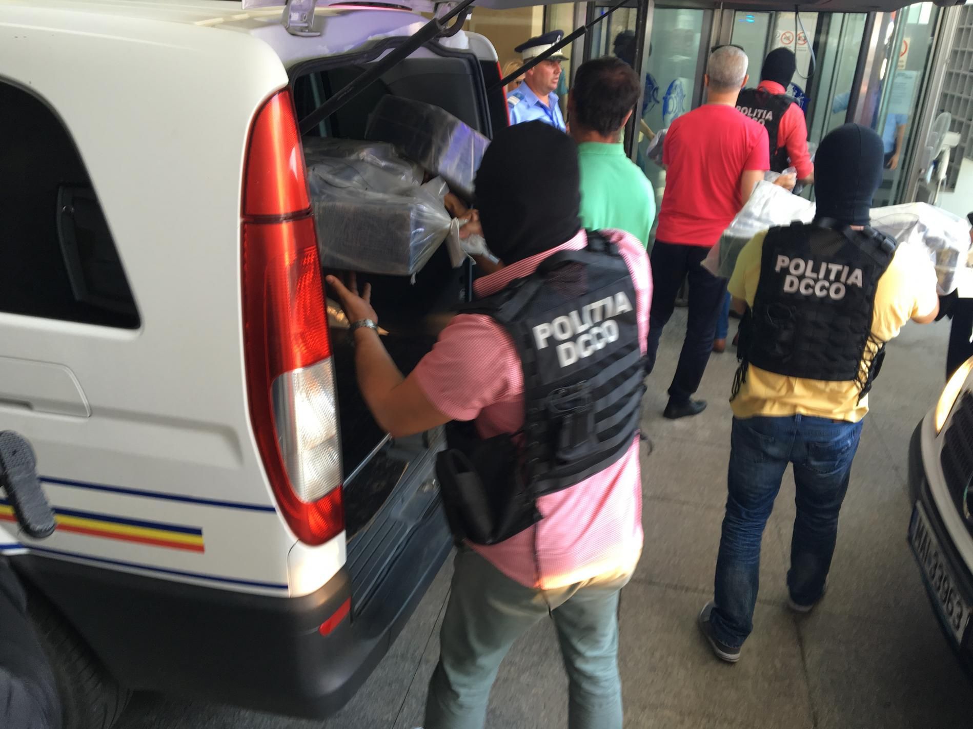 Captură record: Peste 2,5 tone de cocaină găsite de poliţişti în Portul Constanţa