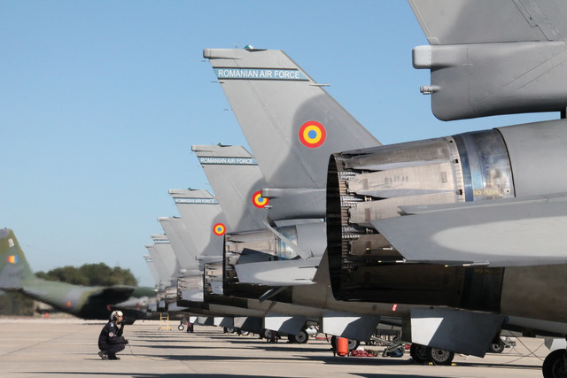 Avioanele F-16 ale Forţelor Aeriene Române, prima realimentare în zbor deasupra teritoriului ţării