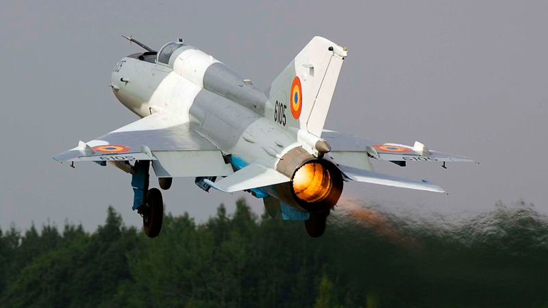Pilotul avionului MiG 21 Lancer prăbuşit în judeţul Constanţa va fi transferat la Bucureşti