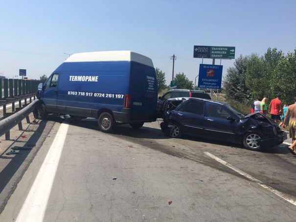 Trafic blocat pe Autostrada Soarelui, din cauza unui accident în care au fost implicate patru maşini