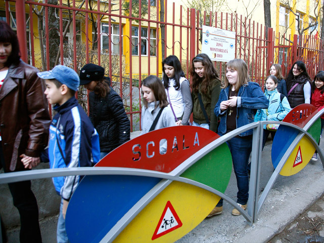 Şcolile din Vrancea, închise din cauza vremii nefavorabile; în Bacău, elevii pleacă doar însoţiţi