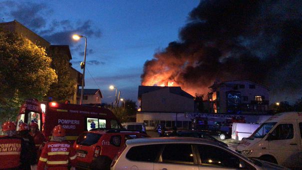 Incendiu puternic în Bucureşti: S-a activat PLANUL ROŞU de intervenţie. Bilanţul victimelor până la această oră