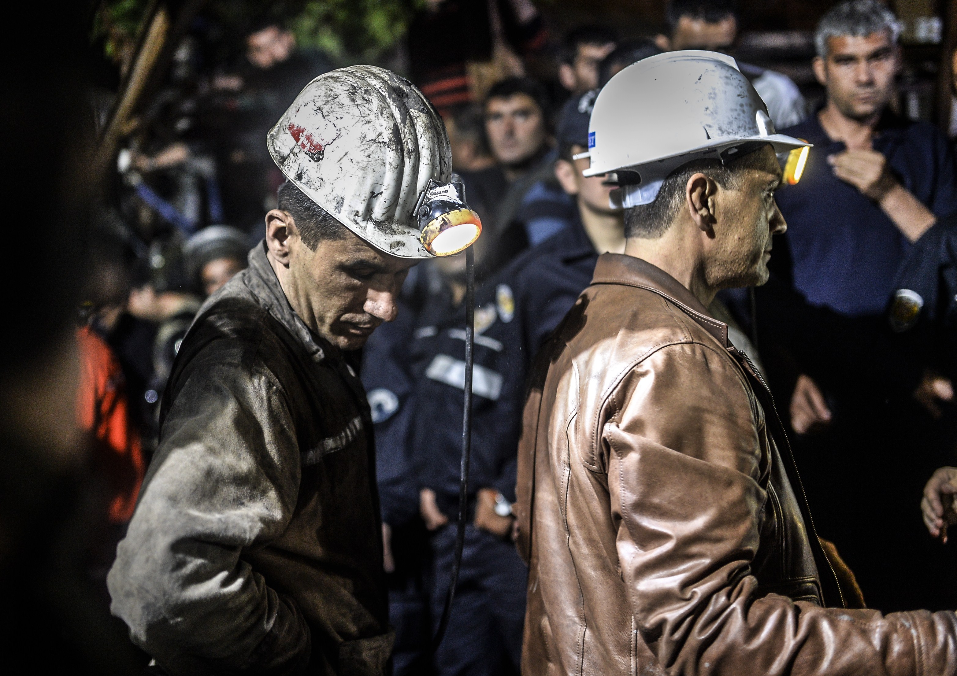 Un miner care a intrat să-şi salveze colegii s-a intoxicat cu monoxid de carbon
