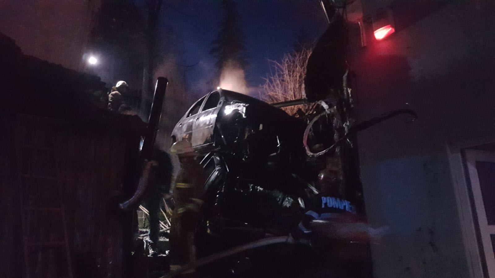 Incident nefericit la un service auto: Două maşini au ars într-un incendiu violent la o staţie ITP din Sinaia