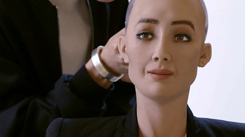 Celebrul robot Sophia, primul care a primit cetăţenia unui stat, vine la Bucureşti