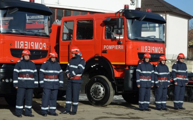 Incident în Nordul Bucureştiului: Un microbuz a fost cuprins de flăcări pe Şoseaua Pipera