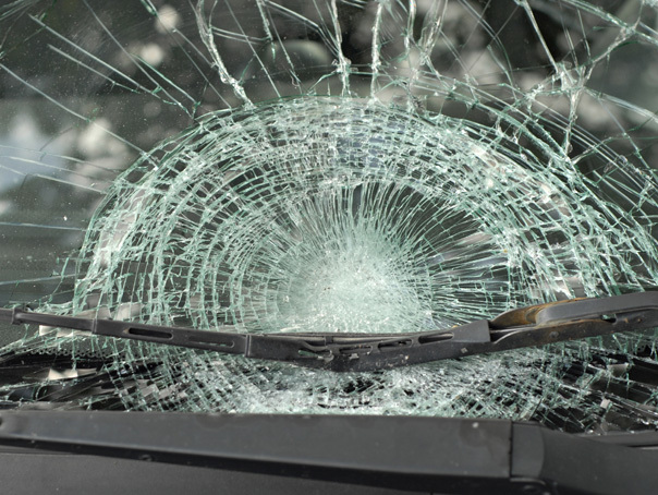 Accident în Gorj cu 10 răniţi după ce şoferul unei maşini a făcut infarct şi a lovit un microbuz