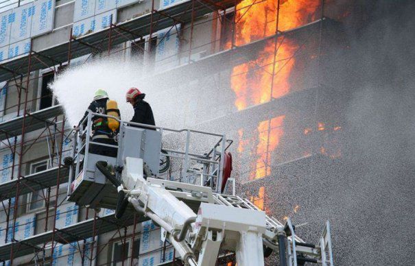 Incendiu la un bloc de locuinţe din Sectorul 3 al Capitalei. O femeie de 79 de ani a murit