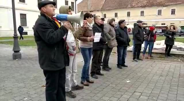 Huiduieli împotriva delegaţiei guvernamentale la Alba Iulia: ”Ruşine să vă fie” 