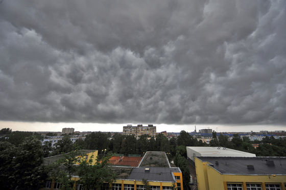 Atenţionare ANM: Cod portocaliu de furtuni în Bucureşti până la ora 20:30 