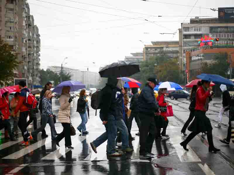 Prognoză specială pentru Capitală: Temperaturi aproape de caniculă şi ploi torenţiale seara 