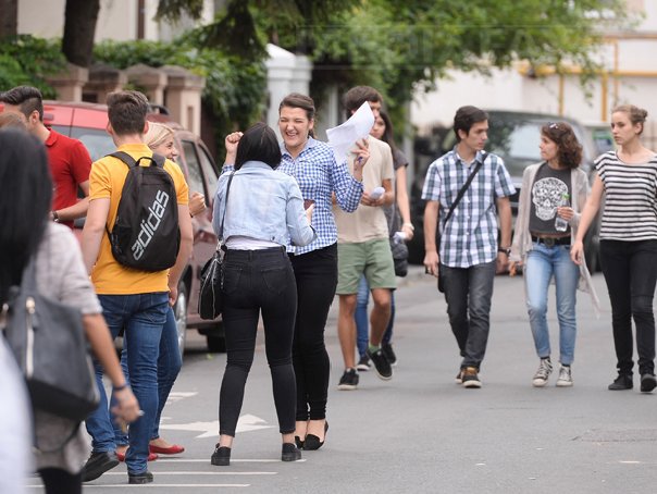Cluj: Peste 80 de candidaţi admişi cu media 10 la Facultatea de Matematică şi Informatică a UBB