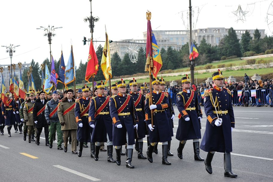 Ziua Naţională: Guvernul PNL a aprobat măsurile pentru organizarea şi desfăşurarea paradei miliare de pe 1 decembrie