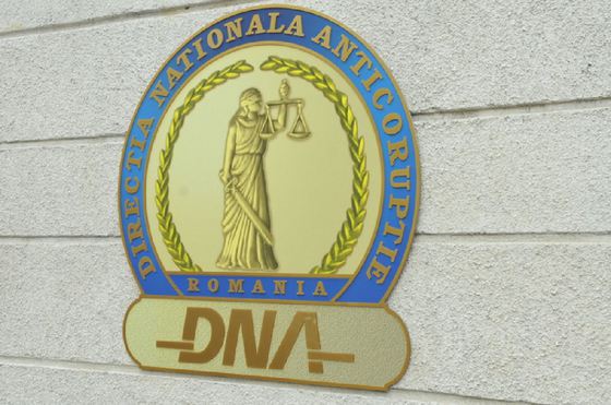 DNA: Fostul şef al Hidrocentralei Bistriţa a fost trimis în judecată pe motiv de luare de mită şi contracte de lucrări inexistente