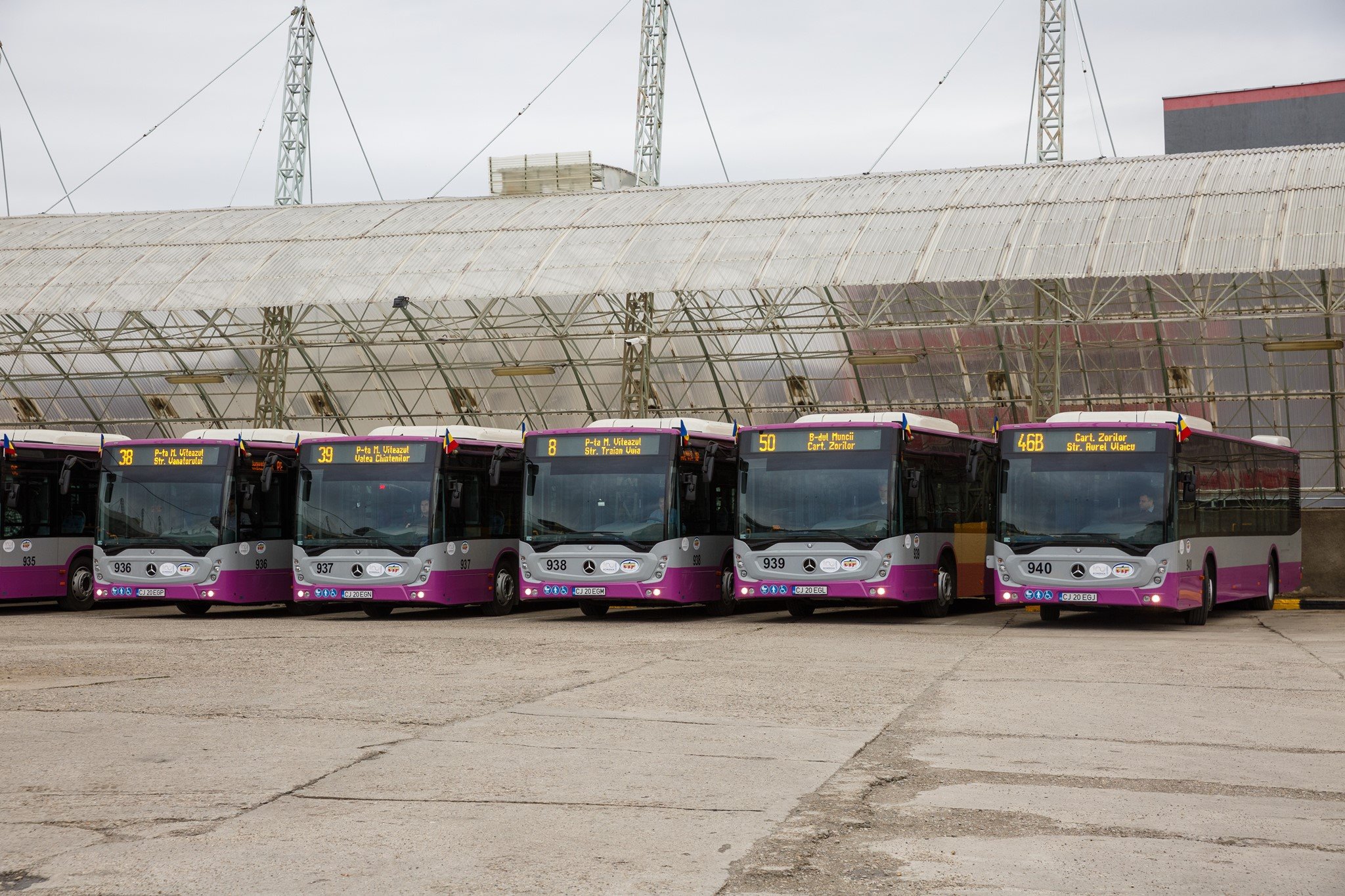 Primăria Cluj-Napoca cumpără încă 10 autobuze şcolare pentru transportul elevilor