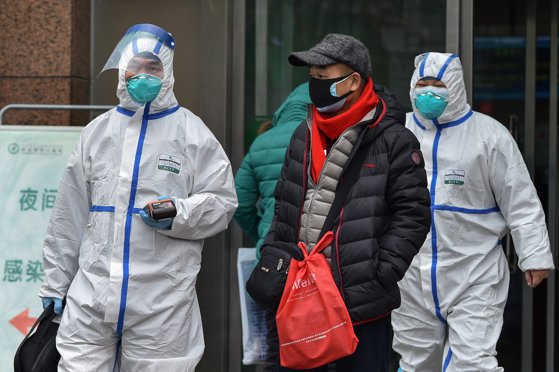 China îi plasează în carantină pe cei care vin din alte ţări afectate de coronavirus