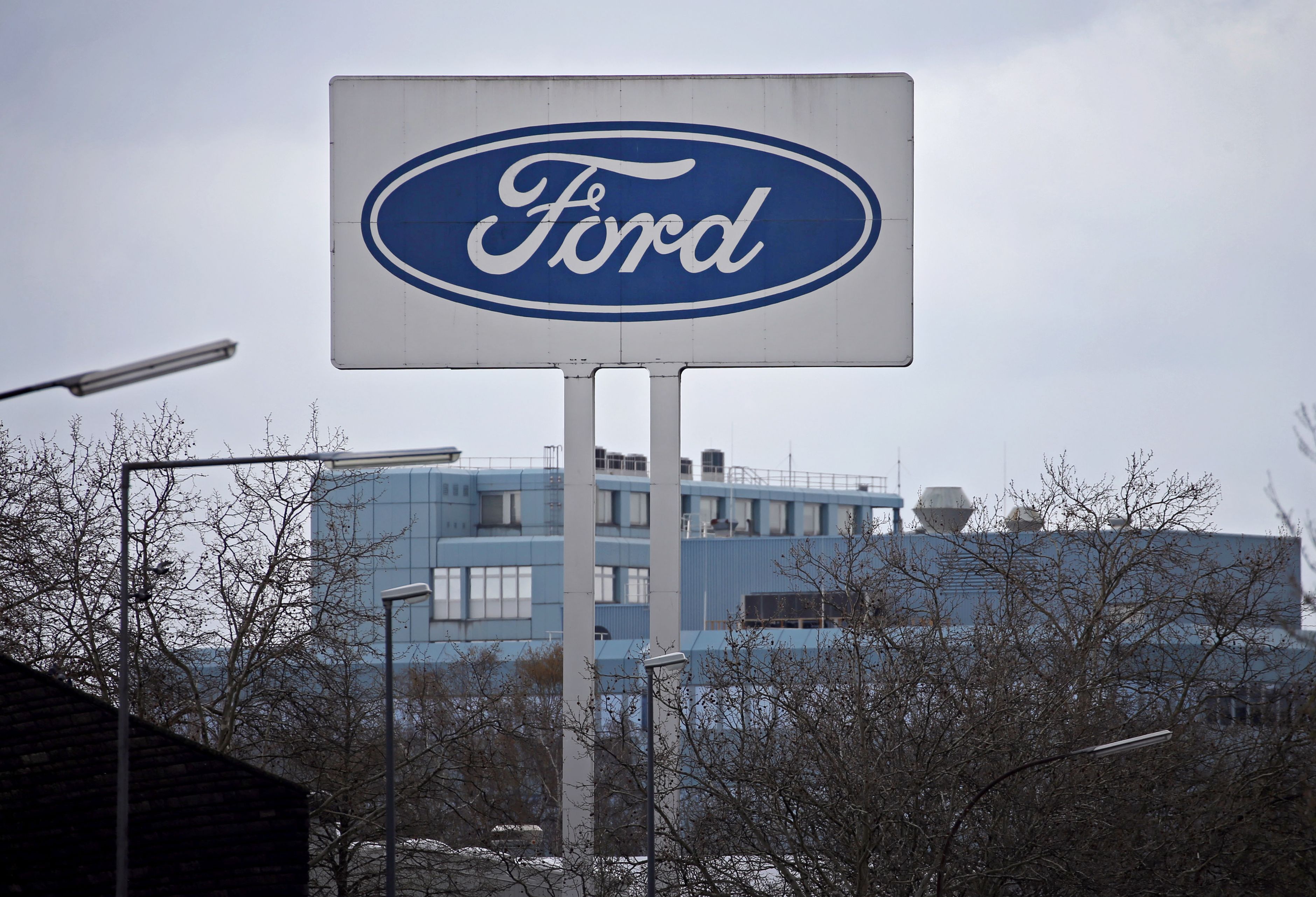 Ford se alătură luptei împotriva pandemiei: Gigantul auto şi General Electrics se pregătesc să producă 50.000 de ventilatoare în următoarele trei luni