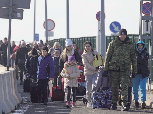 Peste 10.000 de cetăţeni ucraineni au intrat sâmbătă în România